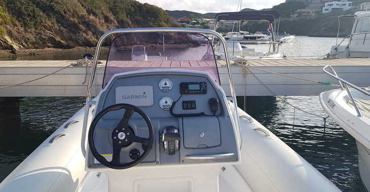 Rent a dinghy in Port Mahon - Grand Golden Line 650 GLF (Only Day Charter)