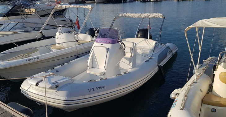 Louer dinghy à Port Mahon - Grand Golden Line 650 GLF (Only Day Charter)