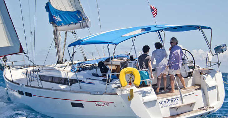 Rent a sailboat in Marina di Cannigione - Sunsail 47