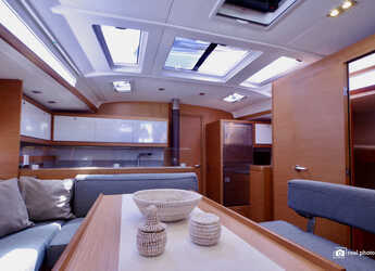 Rent a sailboat in Marina di Scarlino - Dufour 530