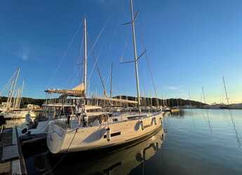 Rent a sailboat in Marina di Scarlino - Dufour 530