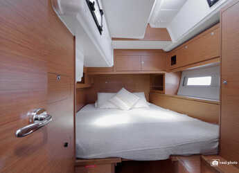 Rent a sailboat in Marina di Scarlino - Dufour 530