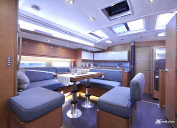 Rent a sailboat in Marina di Scarlino - Dufour 530