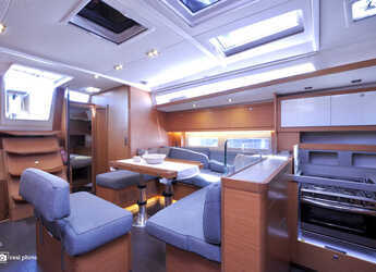 Rent a sailboat in Marina di Scarlino - Dufour 530