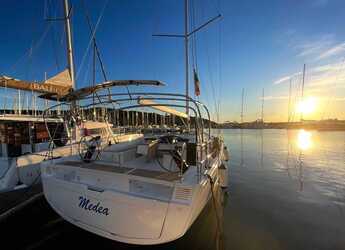 Rent a sailboat in Marina di Scarlino - Dufour 530