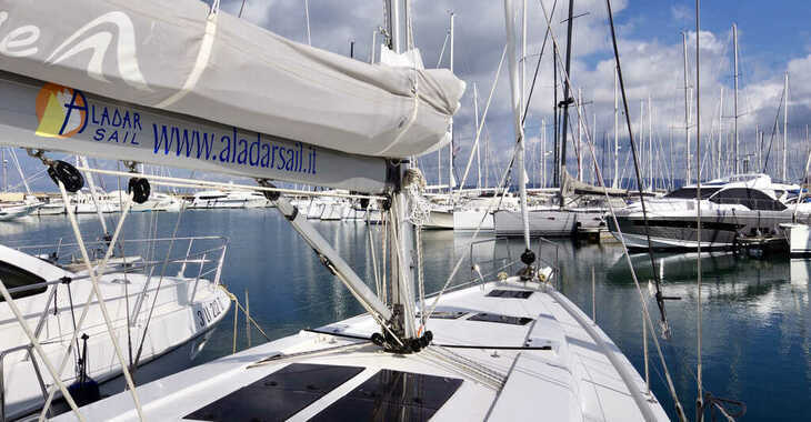 Chartern Sie segelboot in Marina di Scarlino - Hanse 458
