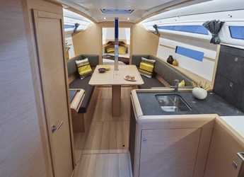 Rent a sailboat in Marina di Scarlino - Sun Odyssey 349 - 2 cabins