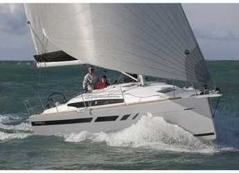 Rent a sailboat in Marina di Scarlino - Sun Odyssey 349 - 2 cabins