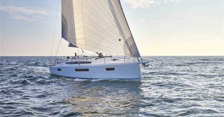 Rent a sailboat in Cecina - Sun Odyssey 410 (3Cab)
