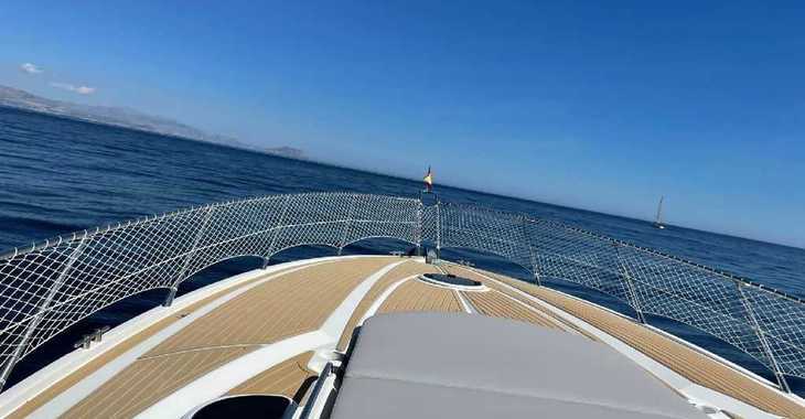 Rent a motorboat in Marina Deportiva Alicante - Sunseeker Portofino 53