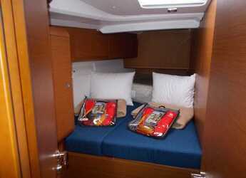 Rent a sailboat in Marina di Stabia - Sun Odyssey 519 - 5 + 1 cab.