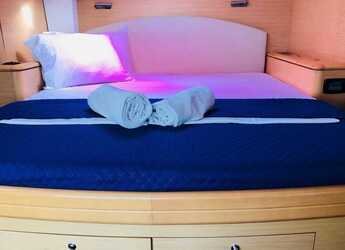 Rent a catamaran in Alimos Marina - Lagoon 500