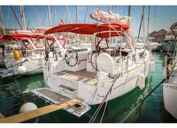 Rent a sailboat in ACI Pomer - Oceanis 35