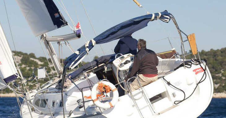 Rent a sailboat in Betina Marina - Sun Odyssey 37