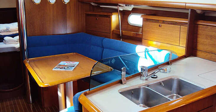 Rent a sailboat in Marina Betina - Sun Odyssey 37