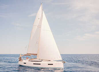 Chartern Sie segelboot in Lavrion Marina - Sun Odyssey 440