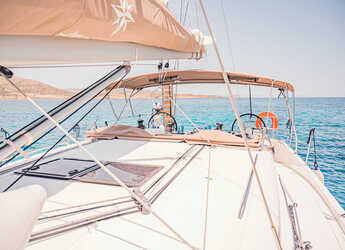 Chartern Sie segelboot in Lavrion Marina - Sun Odyssey 440