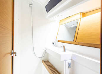 Chartern Sie segelboot in Lavrion Marina - Sun Odyssey 440