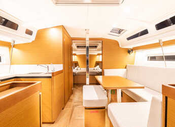 Chartern Sie segelboot in Lavrion Marina - Sun Odyssey 440