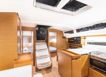 Chartern Sie segelboot in Lavrion Marina - Sun Odyssey 440