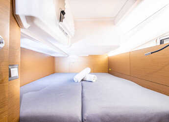 Chartern Sie segelboot in Lavrion Marina - Sun Odyssey 440