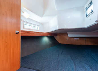 Rent a sailboat in Nidri Marine - Bavaria 37