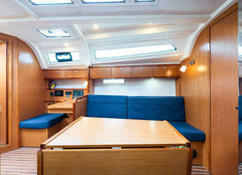 Rent a sailboat in Nidri Marine - Bavaria 37