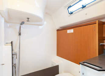 Rent a sailboat in Nidri Marine - Bavaria 37