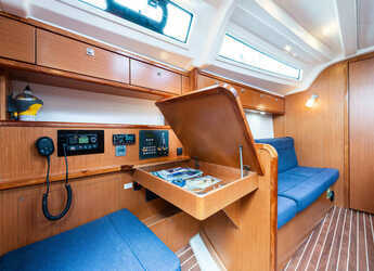 Rent a sailboat in Nidri Marine - Bavaria 37