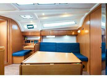 Rent a sailboat in Nidri Marine - Bavaria 37