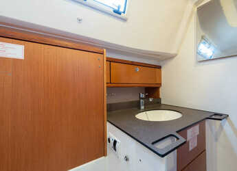 Rent a sailboat in Nidri Marine - Bavaria 37