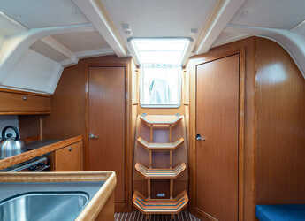 Rent a sailboat in Nidri Marine - Bavaria 37