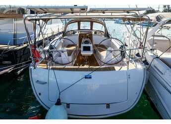 Rent a sailboat in Nidri Marine - Bavaria 37