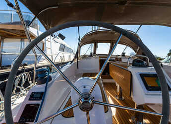 Rent a sailboat in Nidri Marine - Bavaria 37