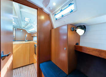 Rent a sailboat in Nidri Marine - Bavaria 37