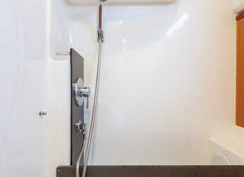 Rent a sailboat in Nidri Marine - Bavaria 37