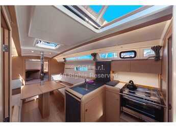 Rent a sailboat in Porto Capo d'Orlando Marina - Sun Odyssey 349