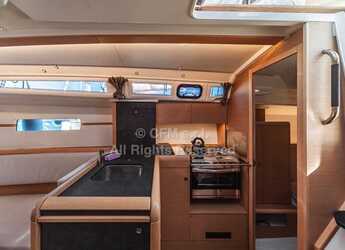 Rent a sailboat in Porto Capo d'Orlando Marina - Sun Odyssey 349