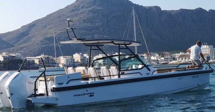 Rent a motorboat in Port d´Alcudia/Port de Alcudiamar Marina - Axopar 28 TT