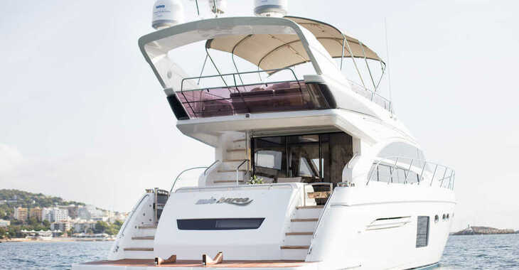 Rent a yacht in Club de Mar - Princess 64