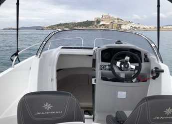 Rent a motorboat in Marina Botafoch - Jeanneau Cap Camarat 5.5 WA