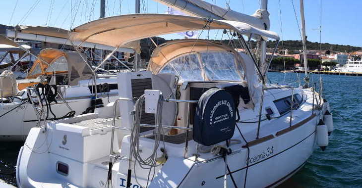 Louer voilier à Cagliari port (Karalis) - Oceanis 34