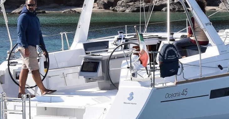 Rent a sailboat in Cagliari port (Karalis) - Oceanis 45