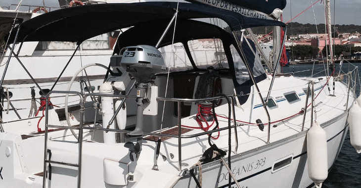 Rent a sailboat in Cagliari port (Karalis) - Oceanis 393 Clipper