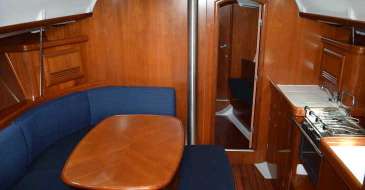 Chartern Sie segelboot in Cagliari port (Karalis) - Oceanis 393 Clipper