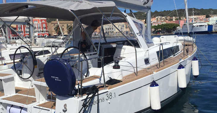 Chartern Sie segelboot in Cagliari port (Karalis) - Oceanis 38