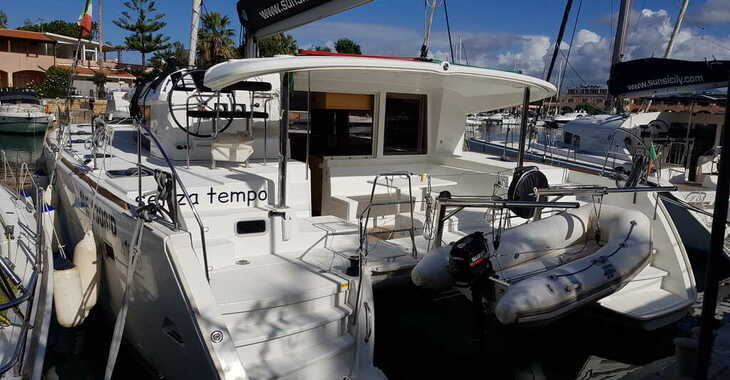 Rent a catamaran in Marina di Portorosa - Lagoon 400 S2