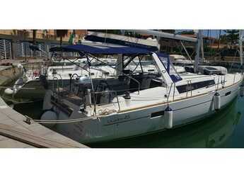 Rent a sailboat in Marina di Portorosa - Oceanis 45