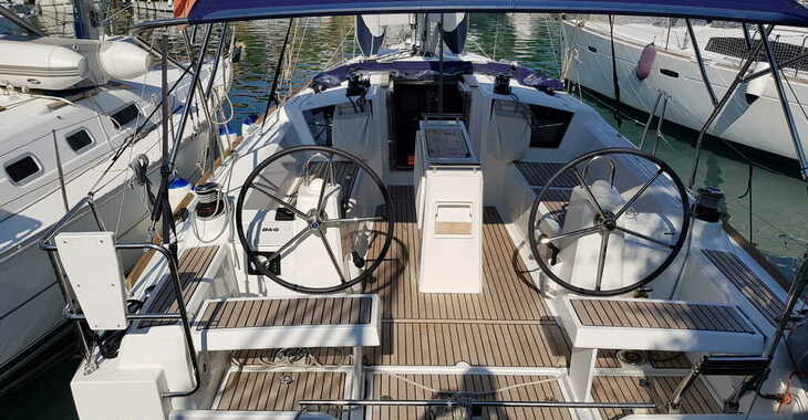 Rent a sailboat in Marina di Portorosa - Oceanis 35.1