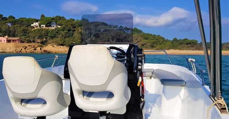 Rent a motorboat in Club Nautic Costa Brava - Shiren 22 Open